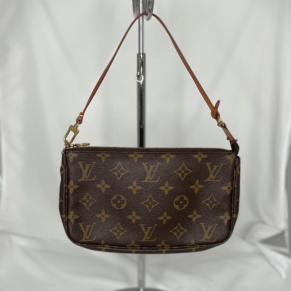 Louis Vuitton Handbags - Louis Vuitton Monogram Pochette Accessories EUC